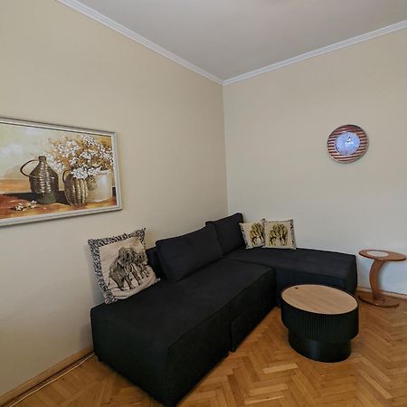 Vintage Apartment In Center Τίρανα Εξωτερικό φωτογραφία