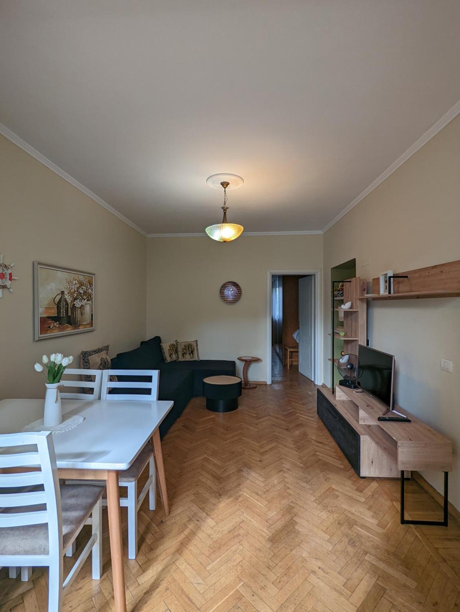 Vintage Apartment In Center Τίρανα Εξωτερικό φωτογραφία